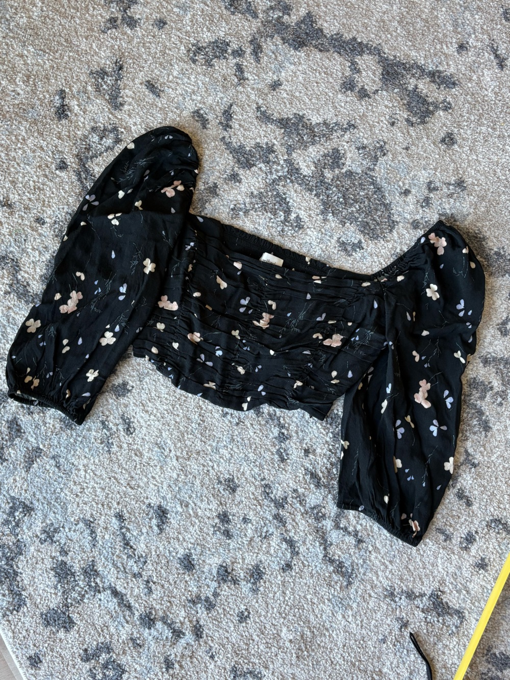 Wilfred Black Floral Puff-Sleeve Cropped Blouse